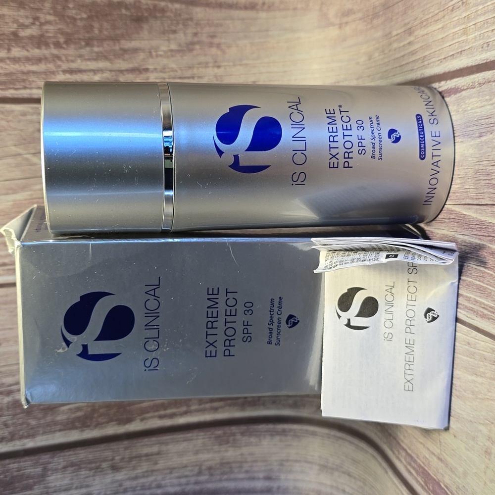 BNIB iS Clinical Extreme Protect SPF 30 sunscreen 3.5 oz EXP 7/2025**